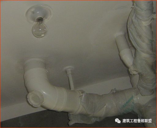 排水管穿楼板一定要设套管吗？插图(2)